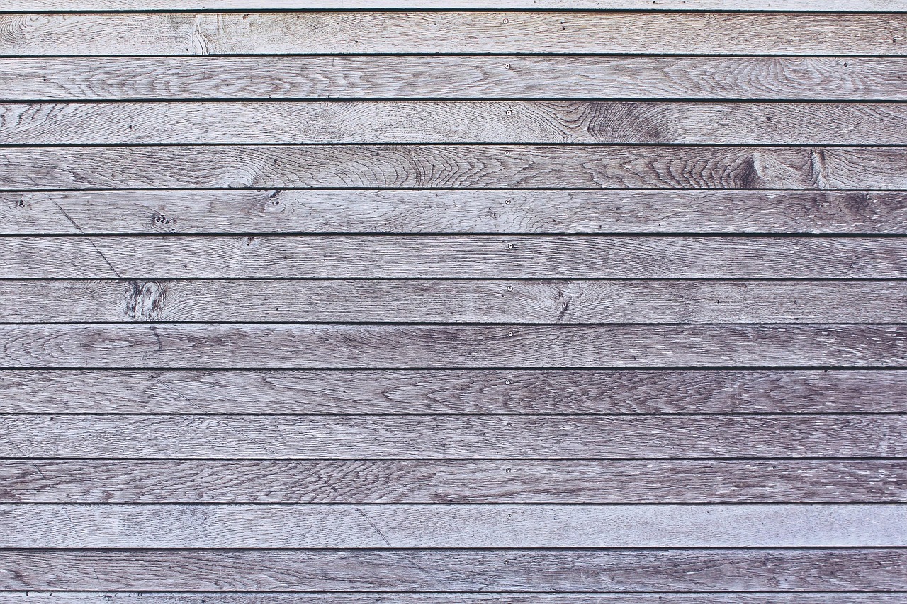 Comment construire une terrasse en bois qui résiste aux intempéries ? construction de terrasse en bois résistante aux intempéries pour un espace extérieur durable et esthétique.