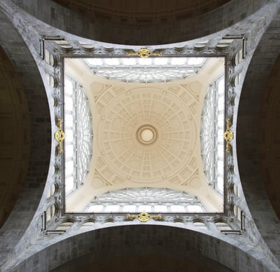Quelles sont les étapes pour peindre un plafond sans traces ni coulures ?